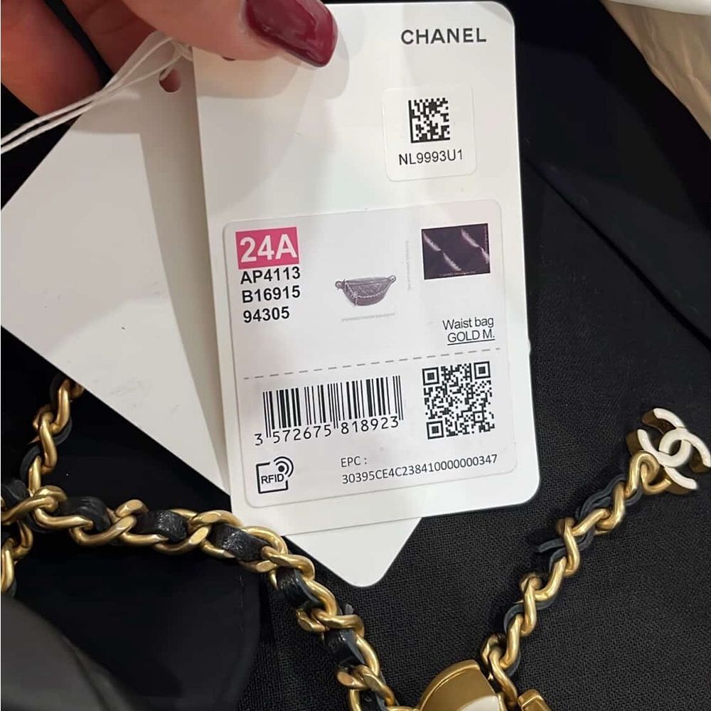 CHANEL Black Quilted Crossbody Bag - Picture 6 of 11